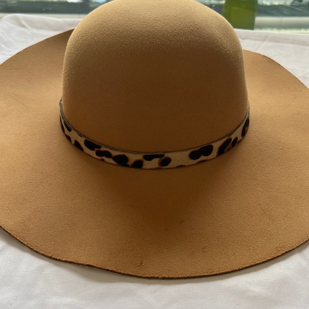 Cute Tan Felt Hat with Leopard Strap and Bow